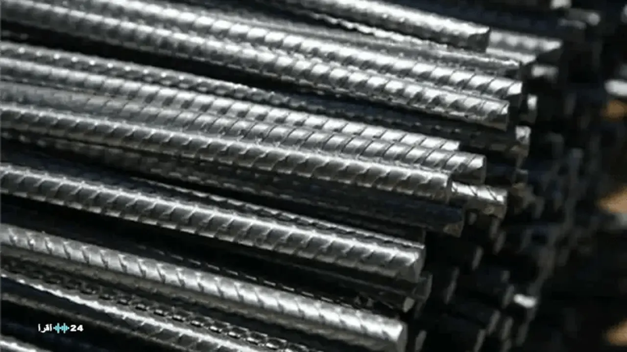 تباين أسعار الحديد وتطورات الذهب بـ 100 جنيه ومواعيد عمل منافذ الاتصالات